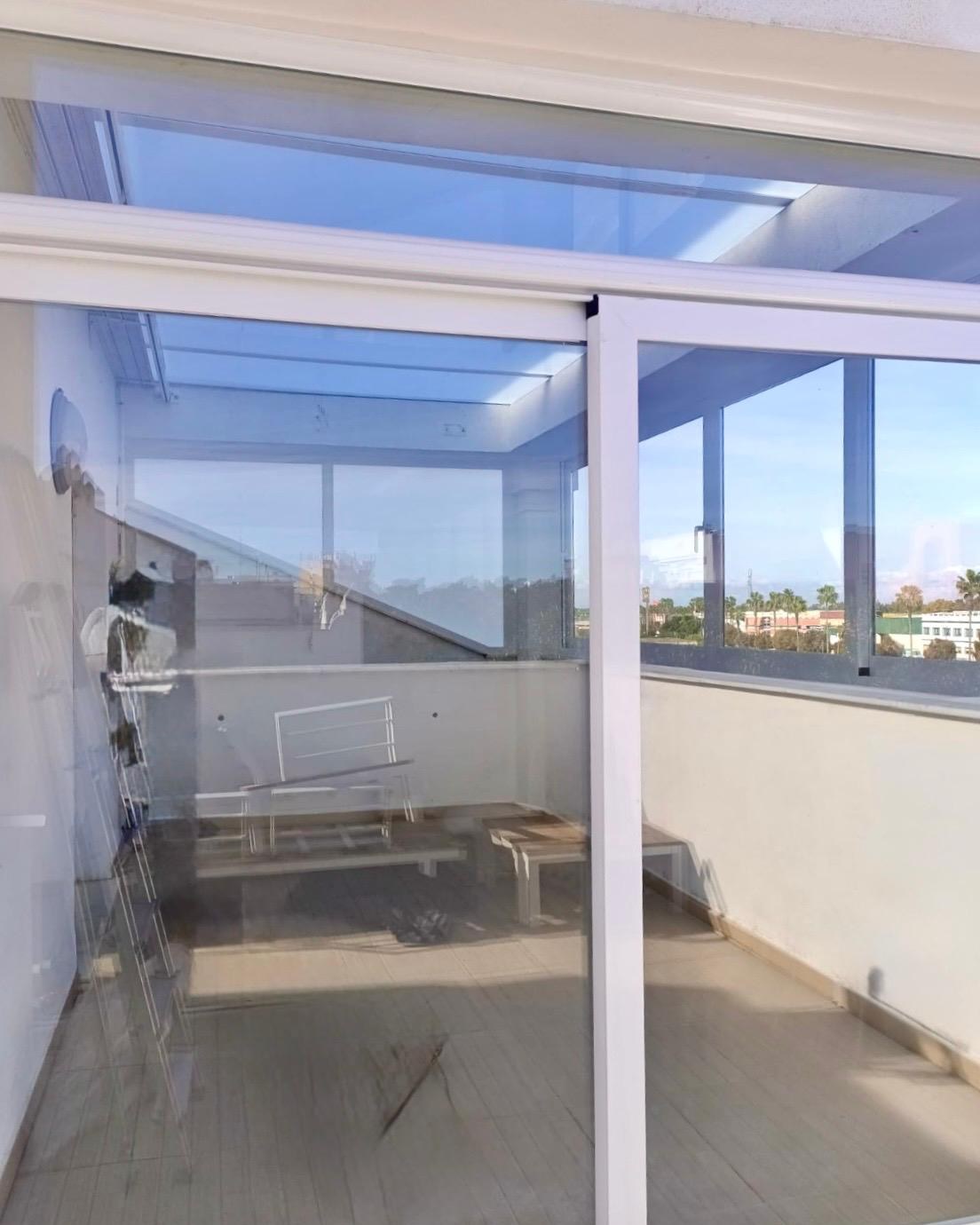 👉 La combinación de techo de cristal con puertas de aluminio es ideal para el cerramiento de tu terraza: máxima luminosidad y aislamiento cuando lo necesitas. Disfruta de tus vistas todo el año sin estar pendiente del clima.
.
☎️ 𝟔𝟖𝟓.𝟖𝟑𝟔.𝟔𝟔𝟔
📧 info@aricruzaluminio.com
.
#techosdealuminioencadiz #techosdealuminio #puertasdealuminio #cerramientosdeterraza