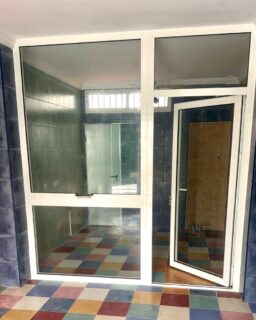 Seguridad, imagen y profesionalidad en un mismo proyecto ✨🔒
En Aricruz hemos realizado este trabajo para un local de compra de oro en Barbate / Conil, instalando vidrios de seguridad y carpintería reforzada, cumpliendo con la normativa vigente y adaptándonos a las necesidades específicas del negocio.
Soluciones a medida donde la protección es fundamental, sin renunciar a un acabado cuidado y funcional. Porque cuando se trata de seguridad, cada detalle cuenta. 💪
.
#carpinteriametalica #trabajosenaluminio #carpinteriadealuminio