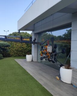 Proyecto especial, resultado a la altura ✨
En Aricruz hemos realizado esta instalación en El Puerto de Santa María junto a @inphinityglass , trabajando con vidrio de medidas especiales y contando con su apoyo también en la colocación. ⏩ Una colaboración que nos permite ofrecer soluciones a medida con la máxima precisión y calidad en cada detalle.
.
☎️ 𝟔𝟖𝟓.𝟖𝟑𝟔.𝟔𝟔𝟔
📧 info@aricruzaluminio.com
.
#cristaleriaenelpuertodesantamaria #cristaleriaenelpuerto #cristaleriaenJerez