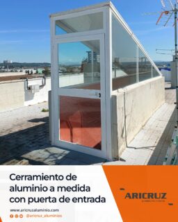 👉 Este cerramiento tan especial es un ejemplo más de nuestros proyectos a medida: un cerramiento en aluminio y vidrio con puerta de entrada con cerradura. Se trata de una solución personalizada instalada para el paso de entrada y salida en una azotea. ¿Qué te parece? ¿Crees que podemos ayudarte con tu idea? ¡Escríbenos!
.
☎️ 𝟔𝟖𝟓.𝟖𝟑𝟔.𝟔𝟔𝟔
📧 info@aricruzaluminio.com
.
#carpinteriametalica #cristaleriaenelpuertodesantamaria #aluminioamedida