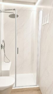 🚿✨ 𝑴𝒂𝒎𝒑𝒂𝒓𝒂𝒔 𝒒𝒖𝒆 𝒕𝒓𝒂𝒏𝒔𝒇𝒐𝒓𝒎𝒂𝒏 𝒕𝒖 𝒃𝒂𝒏̃𝒐. En Aricruz Aluminio somos tu cristalería de confianza en El Puerto de Santa María, especialistas en soluciones de vidrio y cerramientos adaptados a cada espacio.
✅ Fabricamos e instalamos mamparas de baño a medida, combinando funcionalidad, calidad y un acabado que encaja con el estilo de cada hogar.
🏡 ¿Tienes un proyecto en mente? Hablamos contigo y te asesoramos desde info@aricruzaluminio.com
.
#carpinteriadealuminio #elpuertodesantamaria #cristaleriaenelpuertodesantamaria