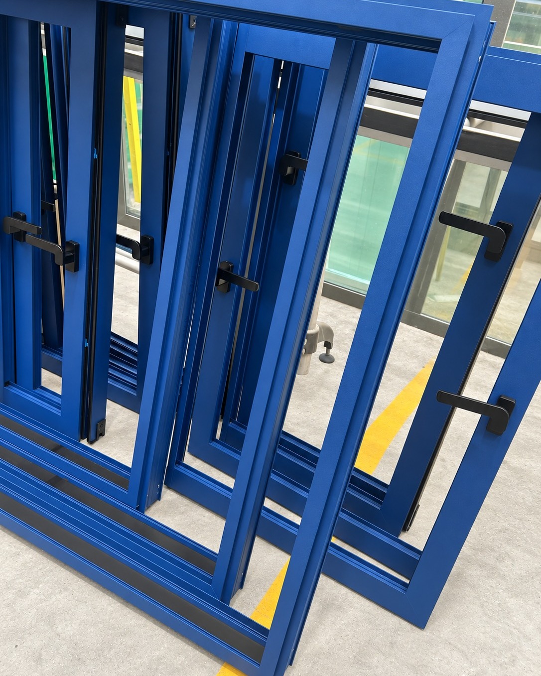 🛠 En Aricruz Aluminio hacemos realidad tus proyectos de cristalería y carpintería metálica en El Puerto de Santa María y toda la Bahía de Cádiz.
👷 Fabricamos, personalizamos e instalamos soluciones a medida para viviendas, negocios y edificios: puertas, ventanas, cerramientos, techos, cortinas de cristal, mamparas y mucho más. Nos adaptamos a las necesidades de cada espacio, cuidando los materiales, los acabados y cada detalle para conseguir un resultado funcional, duradero y estético. ¿Tienes un proyecto en mente? Cuéntanos qué necesitas y te ayudaremos a encontrar la solución más adecuada.
📩 Contacta con nosotros en info@aricruzaluminio.com y solicita tu presupuesto.
.
#carpinteriadealuminio #cristaleria #elpuertodesantamaria #jerezdelafrontera #rota