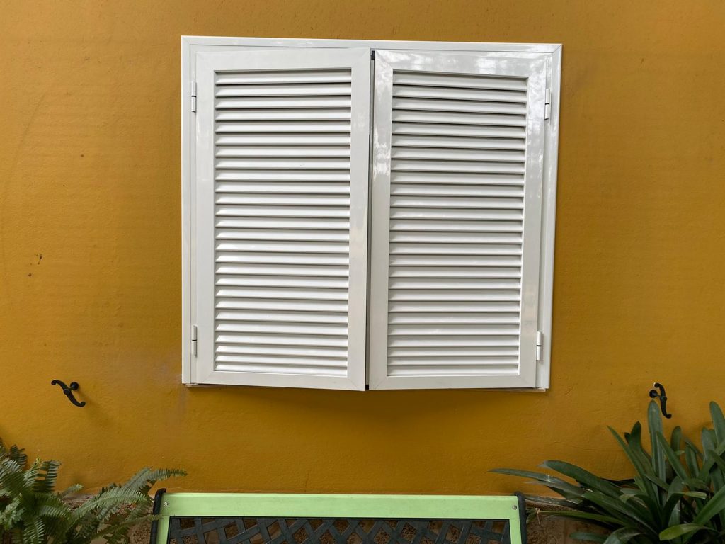 Contraventanas de aluminio: tres beneficios de instalarlas en tu hogar -  Aricruzaluminio