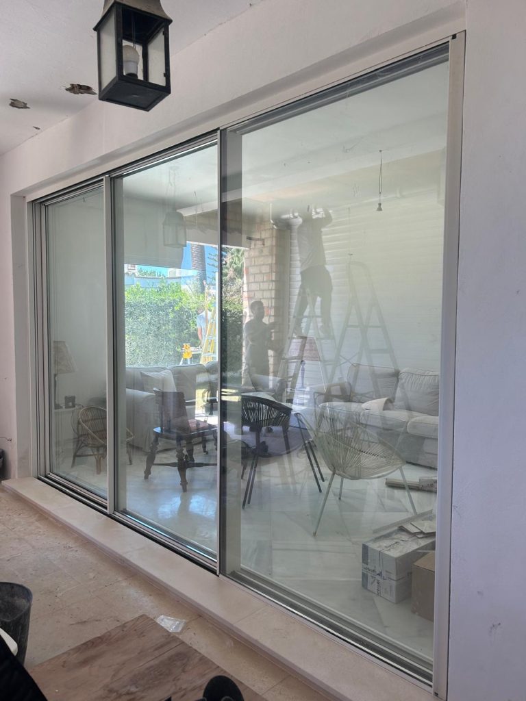 Instalación de puertas de aluminio en El Puerto de Santa María