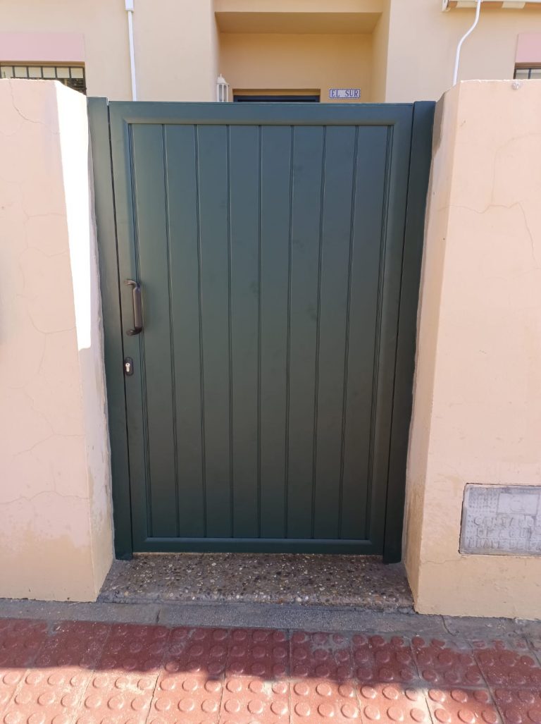 Trabajos en aluminio en Rota, Cádiz. Aricruz.