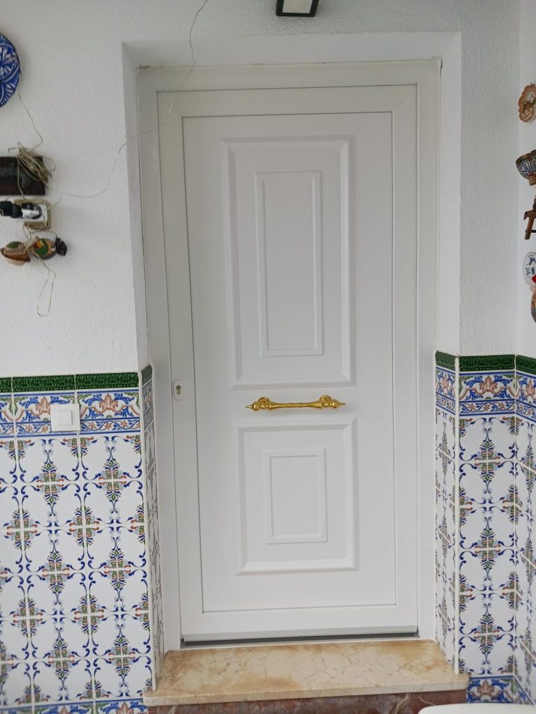 Puertas de PVC en EL Puerto de Santa María. Puertas de Seguridad.