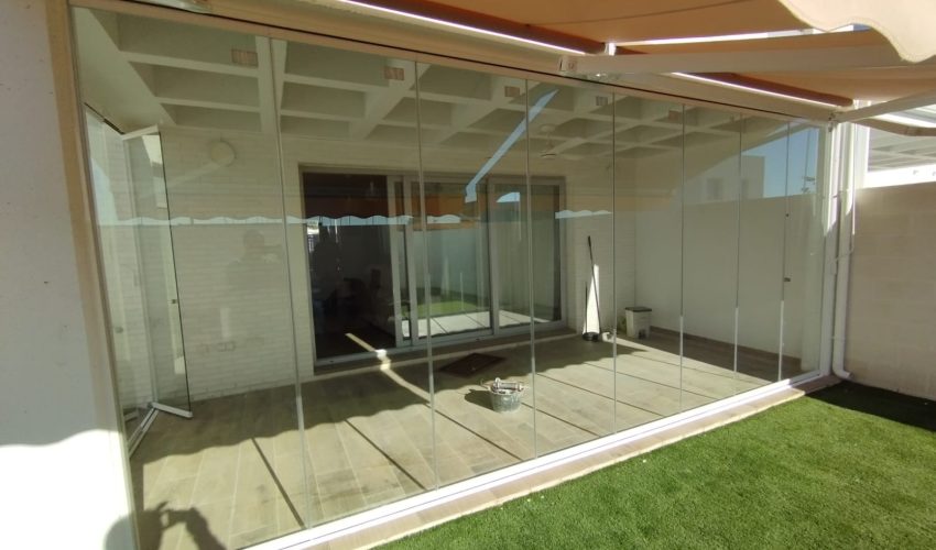 Cortina de Cristal en una vivienda de El puerto de Santa maría. Aricruz Aluminios