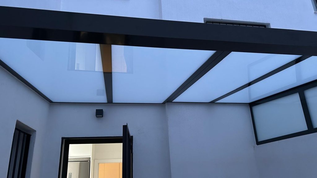 Techos fijos aluminio y vidrio en Jerez de la Frontera