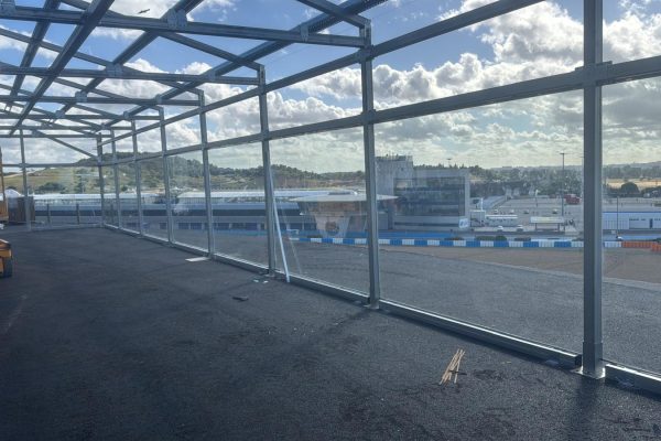 Trabajo de aluminio y cristal en jerez de la frontera. Aricruz.