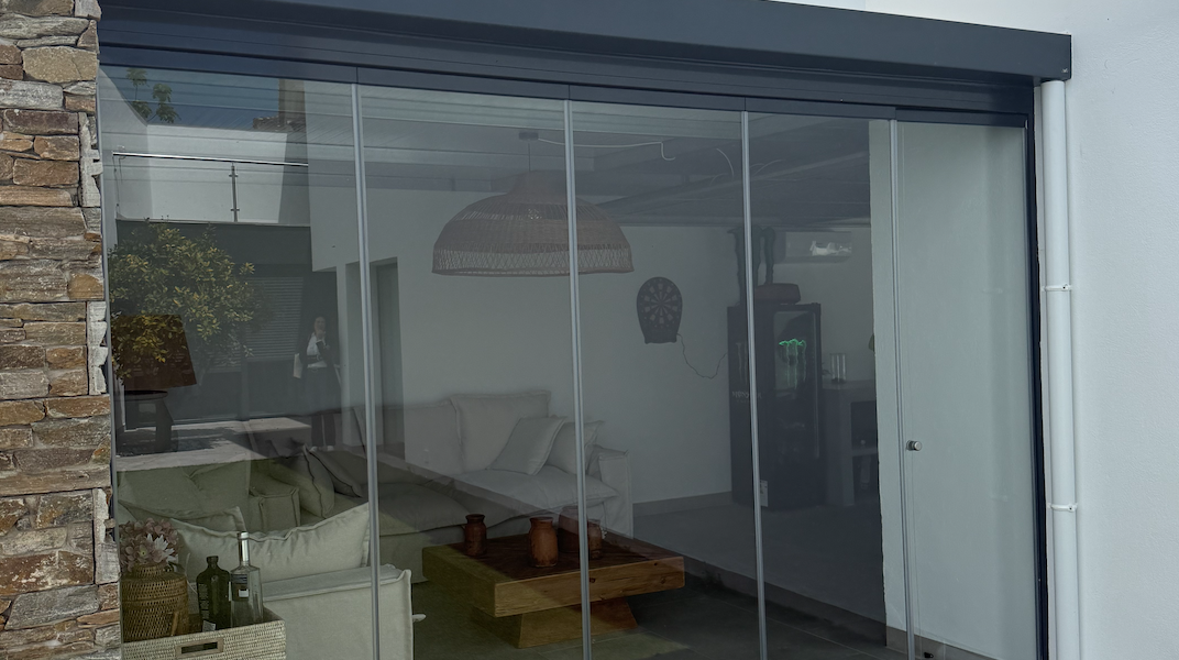 Aricruz Aluminio. Proyecto de cortina de cristal.