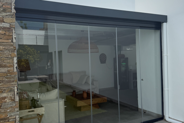 Aricruz Aluminio. Proyecto de cortina de cristal.