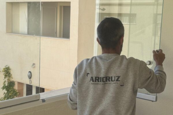Instalación de Cortina de cristal en Rota. aricruz Aluminio.