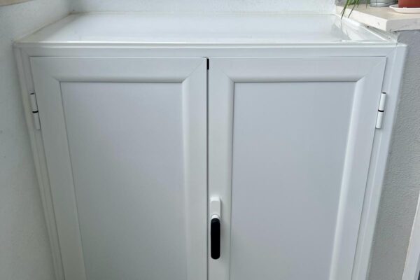 Mueble de aluminio para exterior en El Puerto de Santa María.