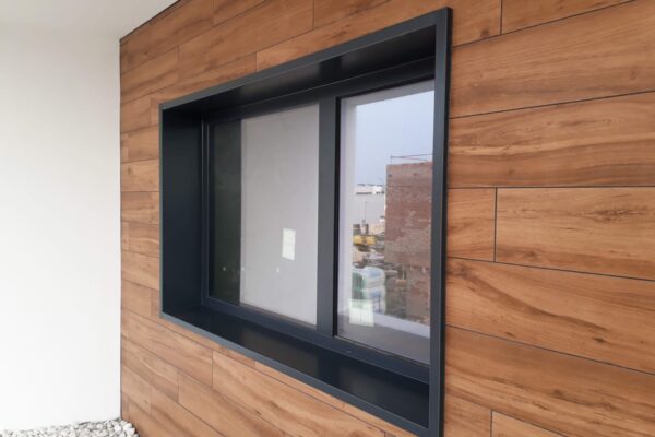Instalacion de ventana marca Cortizo Cor 70 hoja oculta