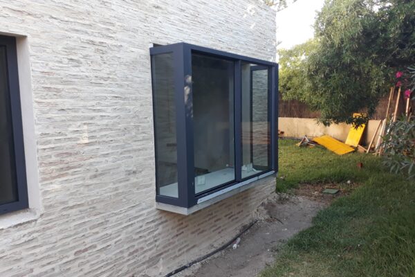 Instalación de ventanas Cortizo en Cádiz por Aricruz Aluminio.