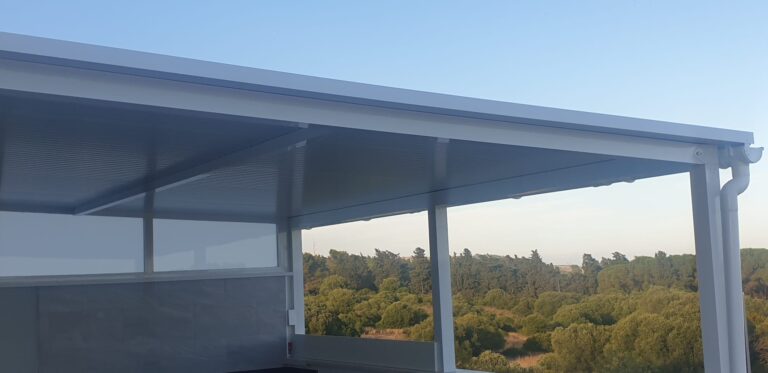 Techo fijo de chapa sandwich con canaleta