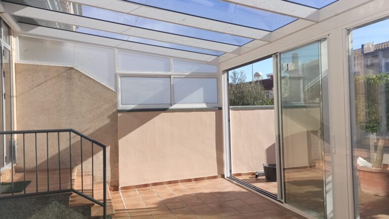 Techo motorizado y carpintería de aluminio en jerez de la frontera.