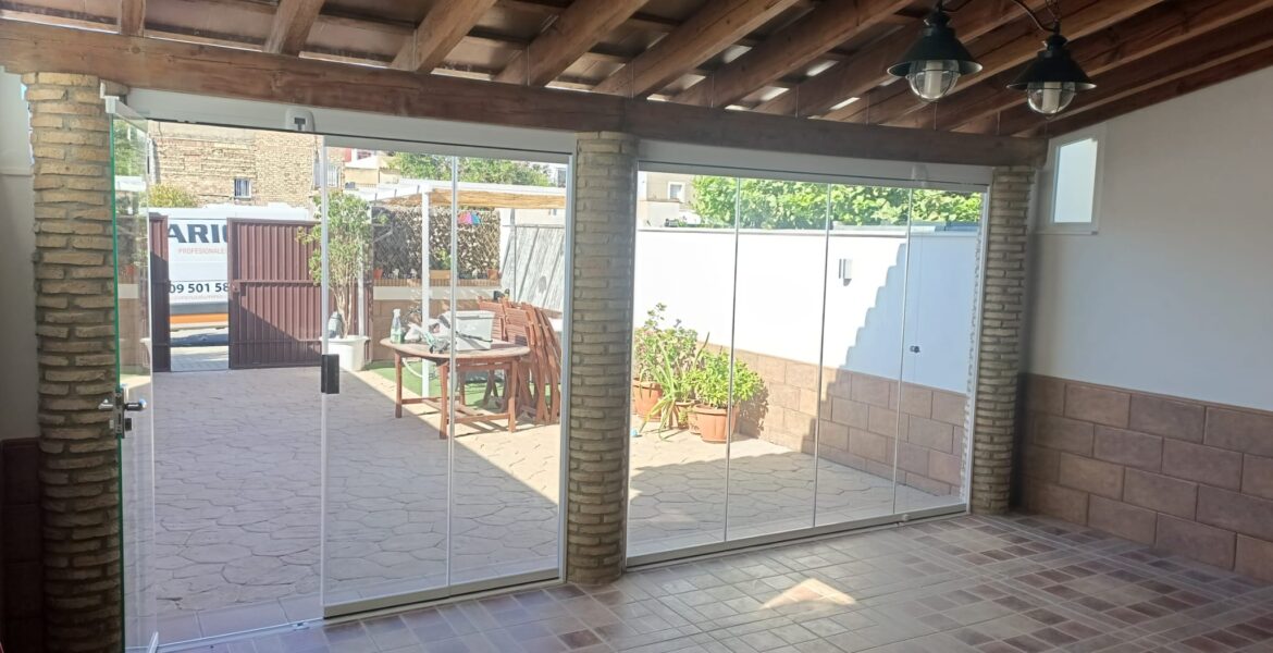 Cortinas de cristal a medida en Aricruz Aluminio.