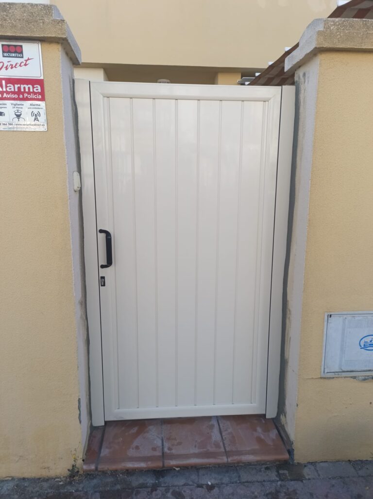 Puertas de aluminio a medida en El Puerto de Santa María.