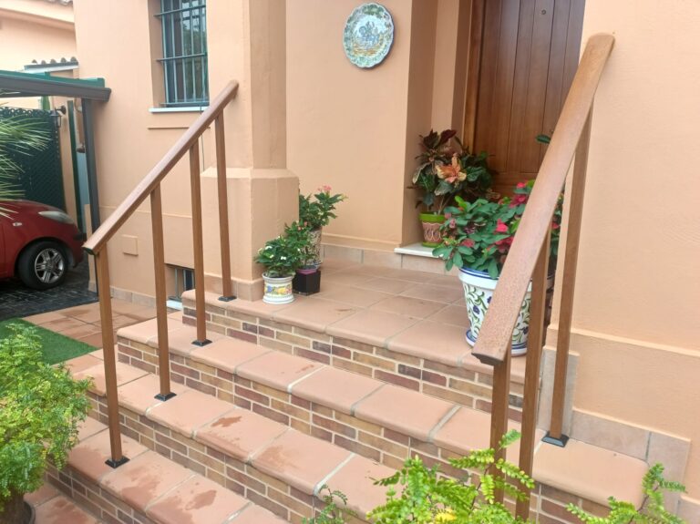 Barandilla de aluminio en Jerez de la Frontera. Aricruz Aluminio.