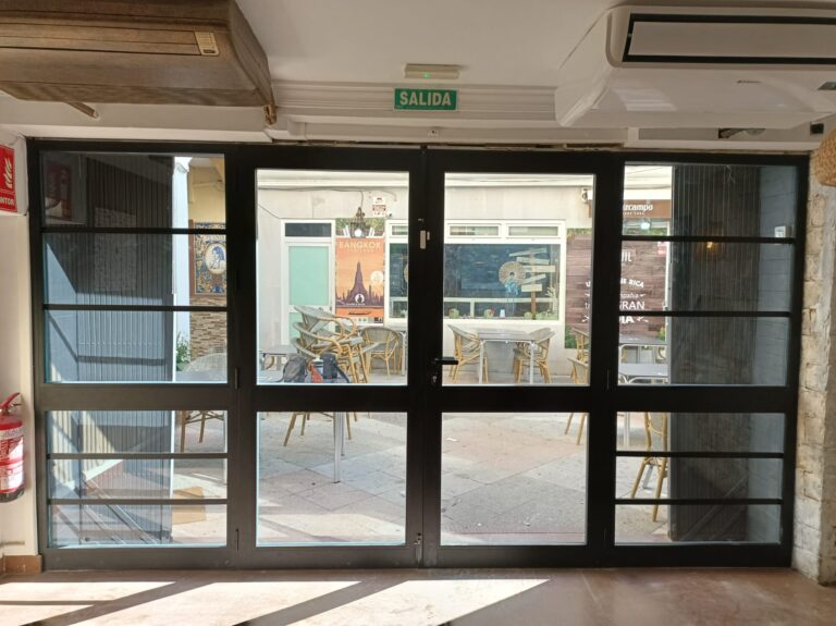 Cristalería en Rota personalizada y a medida. Proyectos de aluminio.