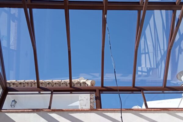Techos de aluminio y cristal en El Puerto de Santa maría a medida. Aricruz.