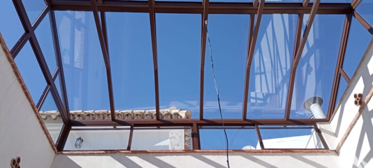 Techos de aluminio y cristal en El Puerto de Santa maría a medida. Aricruz.