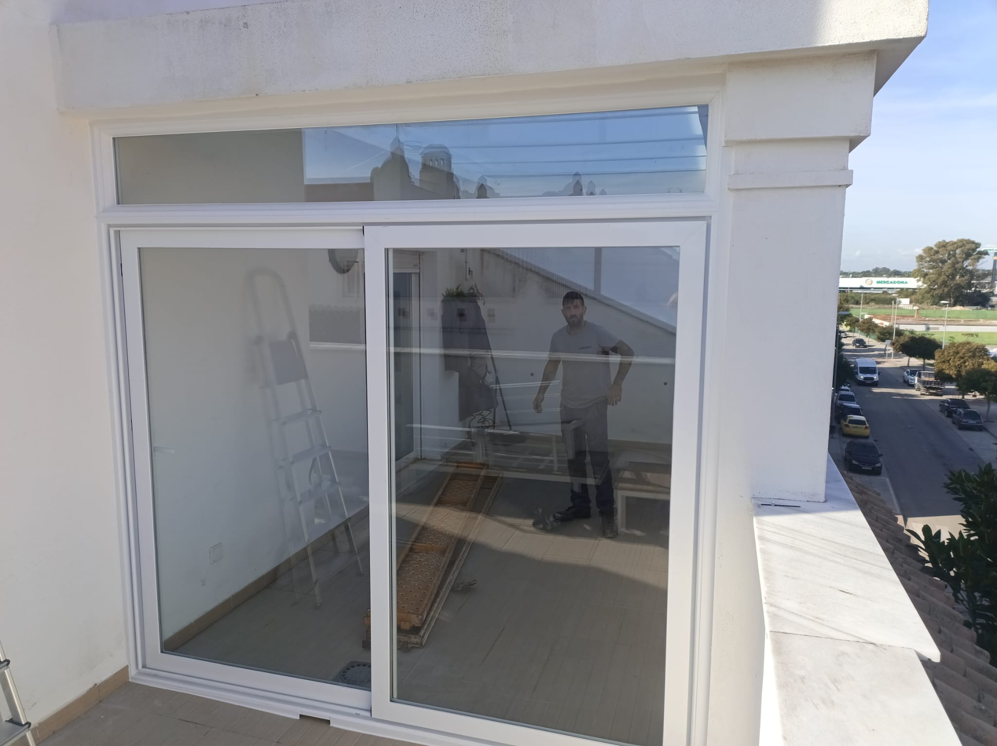 Instalación de cerramientos de terrazas. Aricruz Aluminio.