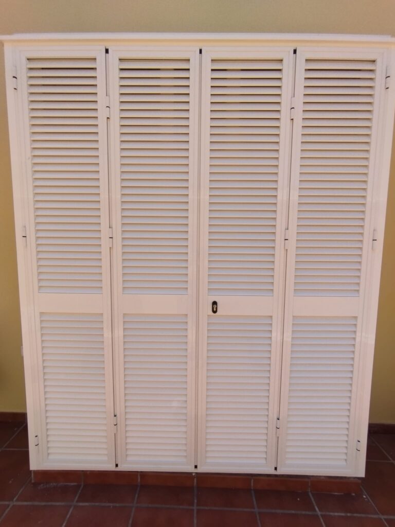 Mueble de exterior a medida en Aluminio. Aricruz Aluminios.