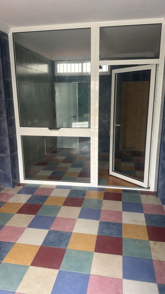 Cerramiento de seguridad aluminio y vidrio en Barbate - Conil