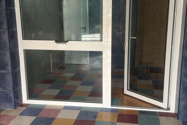 Cerramiento de seguridad aluminio y vidrio en Barbate - Conil