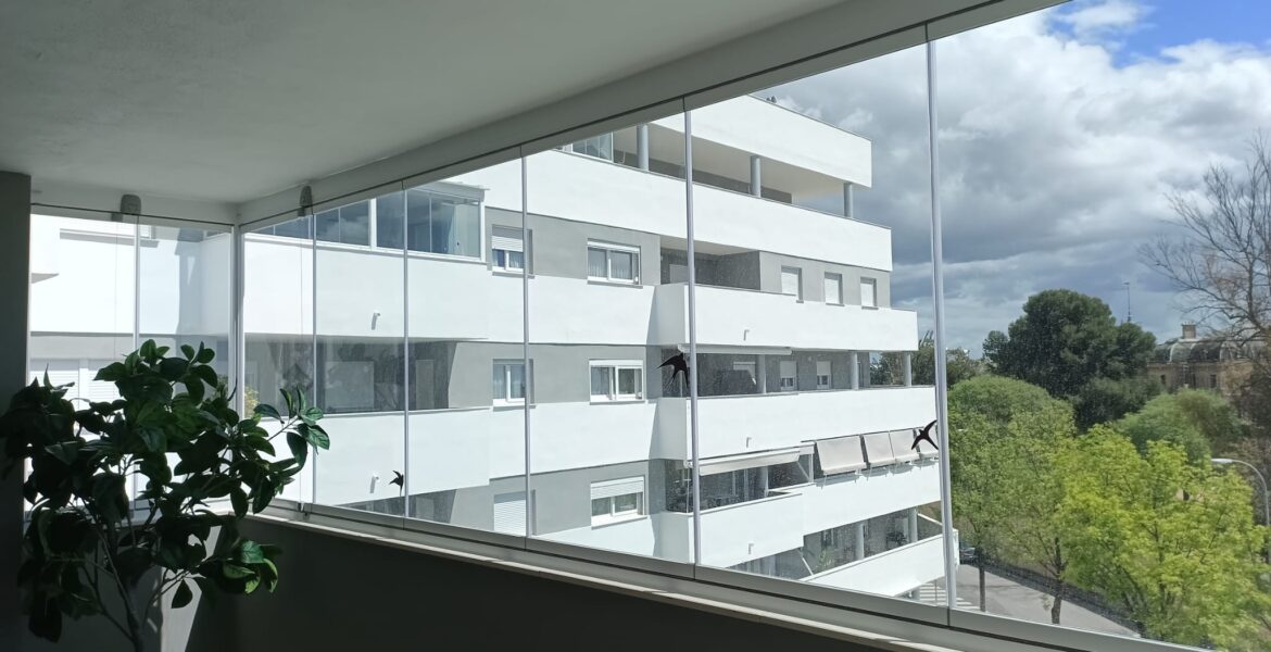 Cortina de cristal en Jerez Serie Basic Pro Acristalia