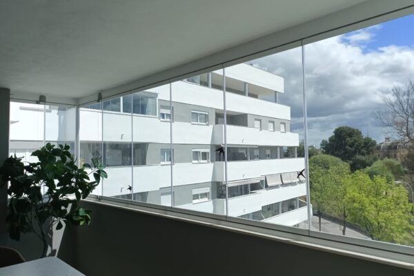 Cortina de cristal en Jerez Serie Basic Pro Acristalia