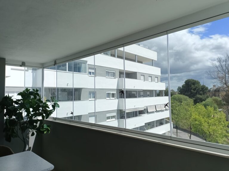 Cortina de cristal en Jerez Serie Basic Pro Acristalia