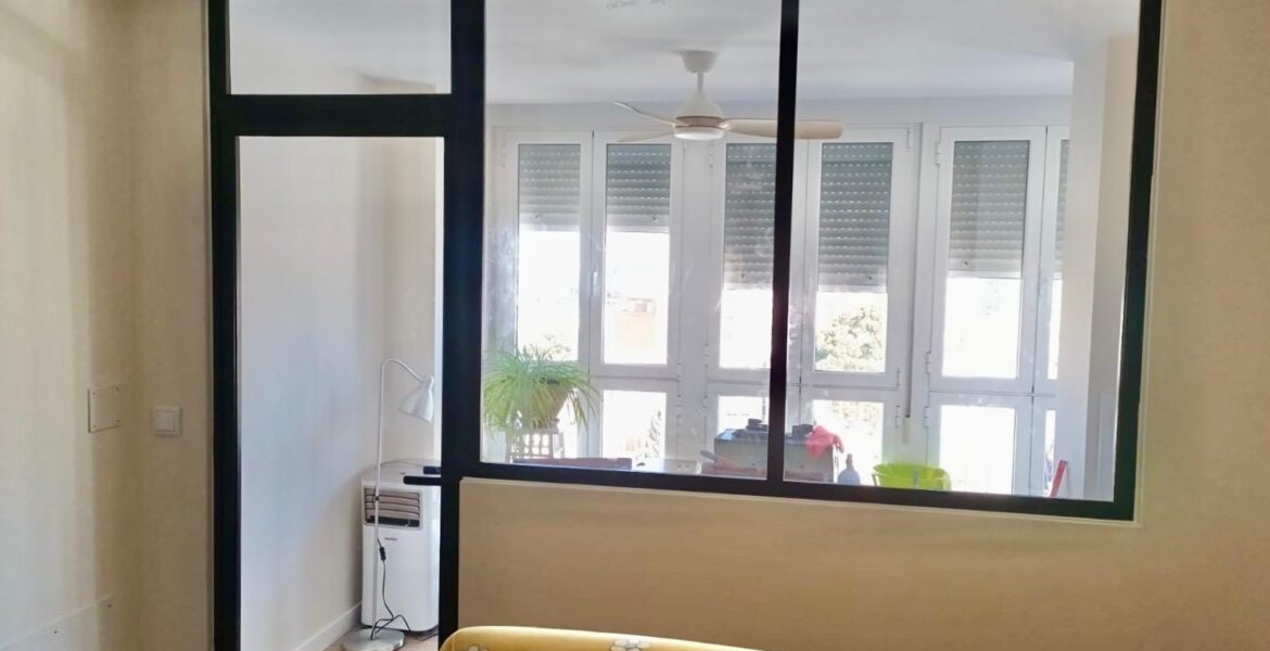 División de espacios en aluminio Aricruz. Trabajos en aluminio en Cádiz.