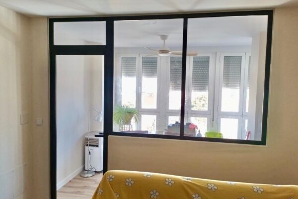 División de espacios en aluminio Aricruz. Trabajos en aluminio en Cádiz.