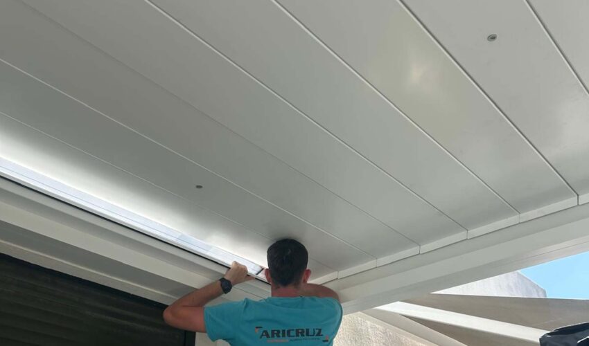 Instalación de pergola bioclimatica en el puerto de Acristalia