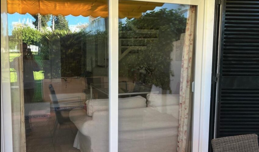 Puerta CR90 de Aluminio. Proveedor Galisur.