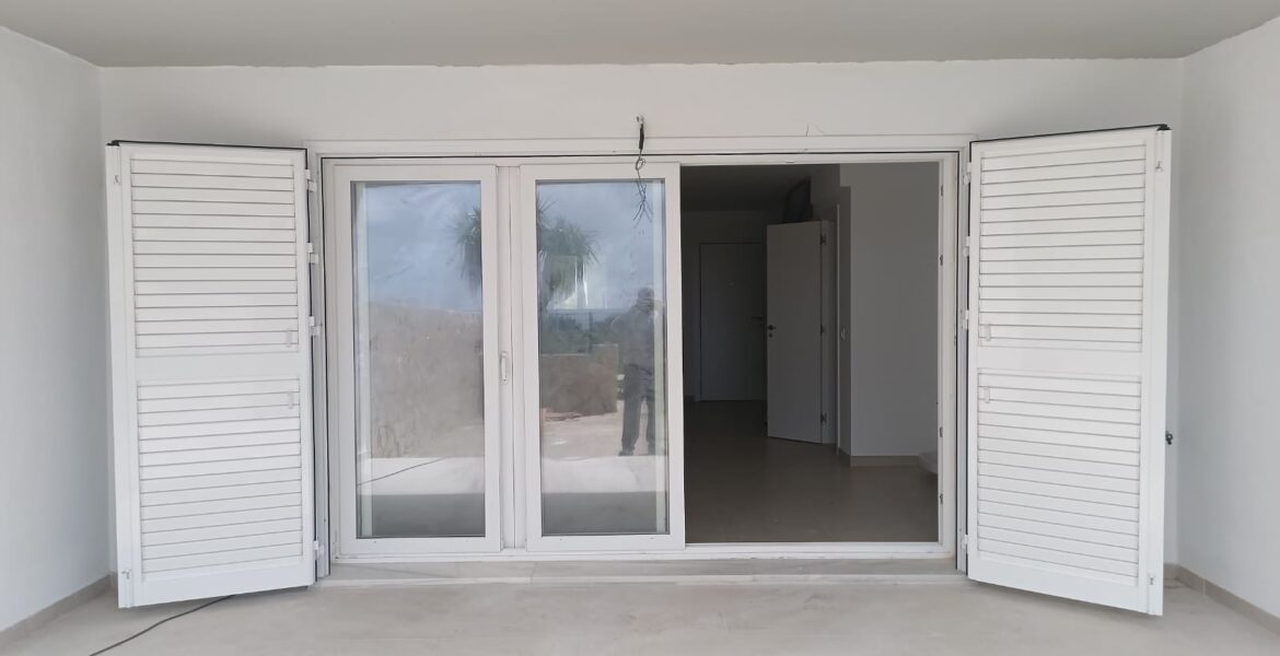 Mallorquinas de aluminio en Zahara de los Atunes. Trabajo de Aricruz Aluminio.