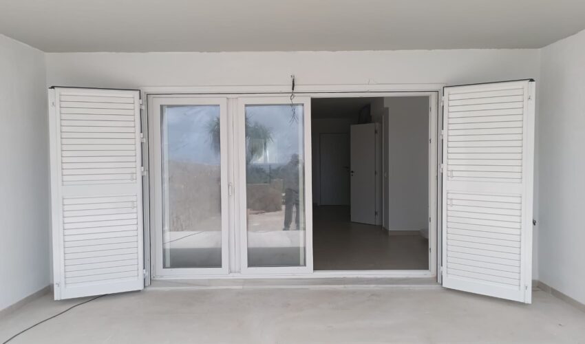 Mallorquinas de aluminio en Zahara de los Atunes. Trabajo de Aricruz Aluminio.