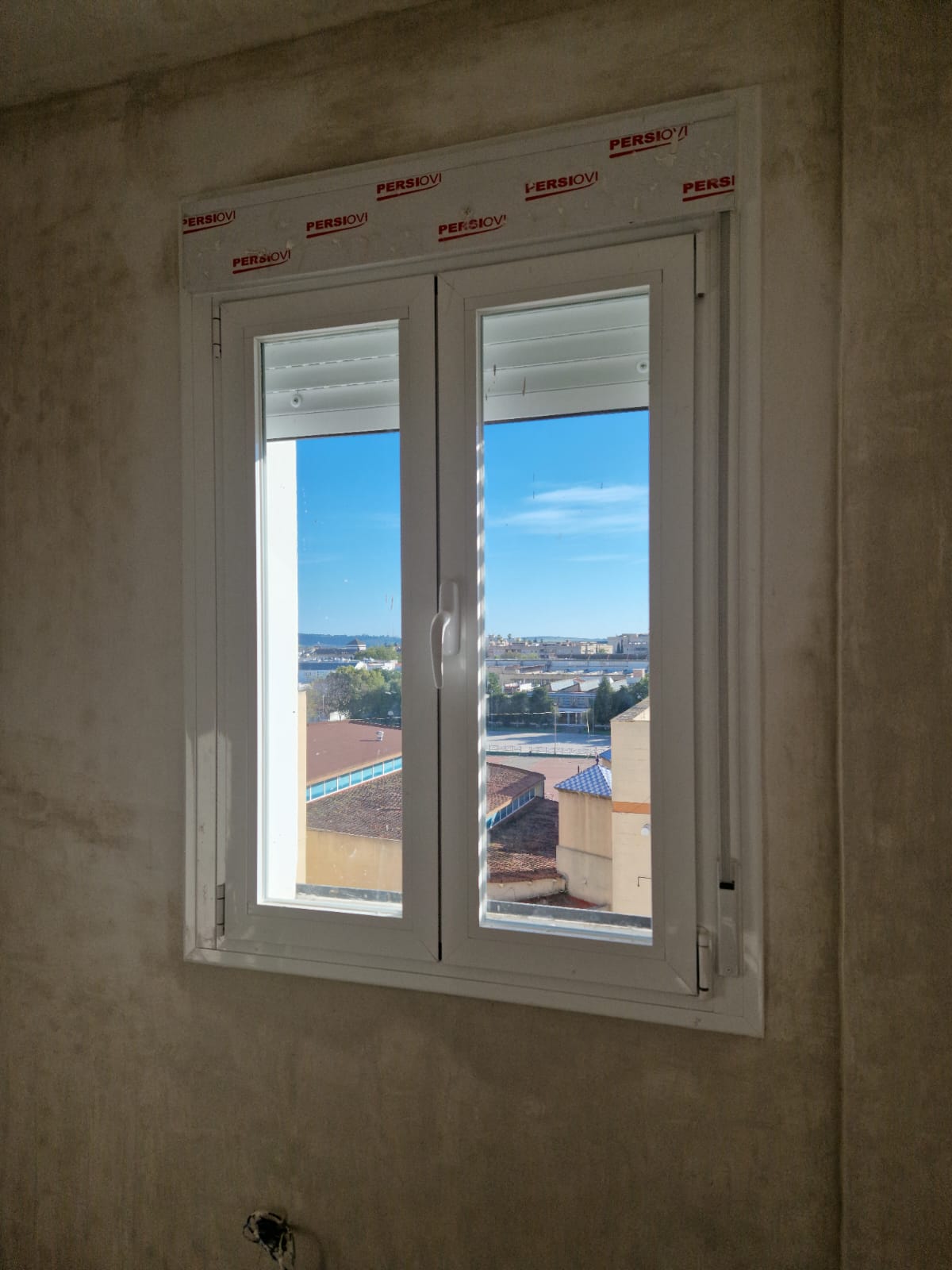 Ventana de aluminio oscilobatiente Aricruz