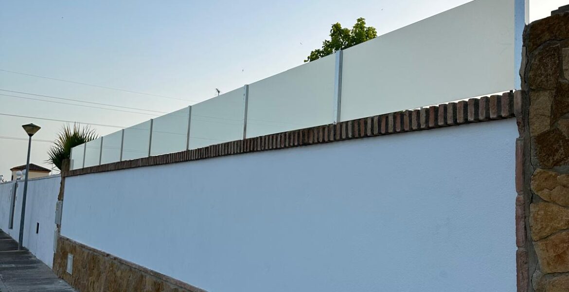 Separadores de muro en Aluminio