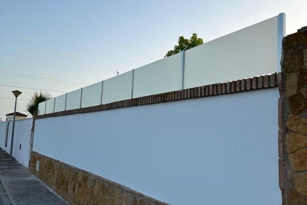 Separadores de muro en Aluminio