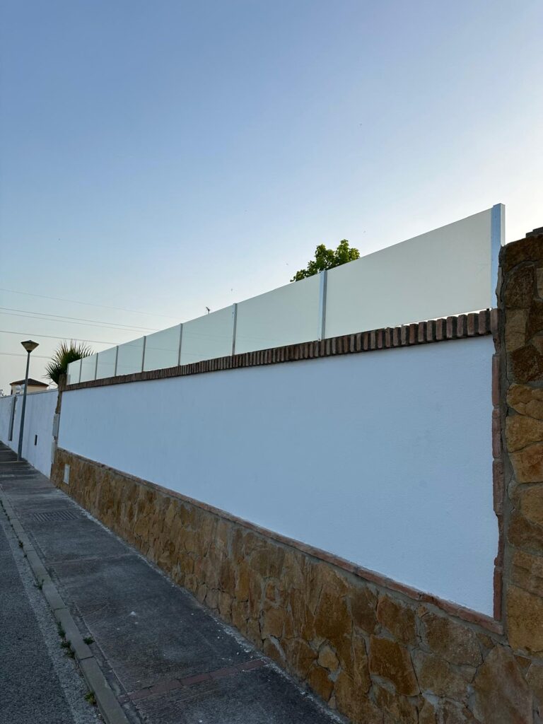 Separadores de muro en Aluminio