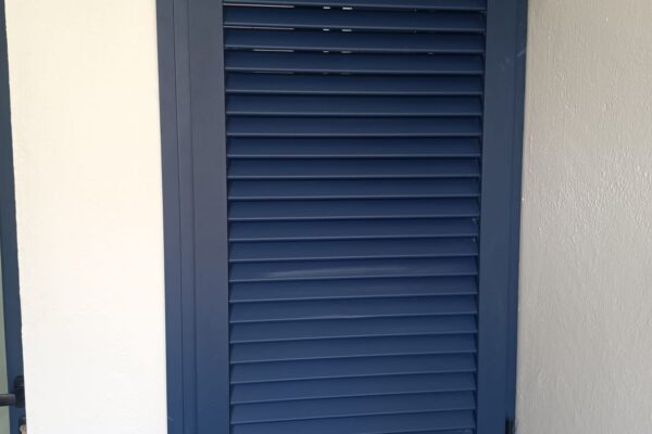 Carpintería de aluminio en azul en El Puerto de Santa María