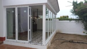 Cerramiento de aluminio puerta replegable