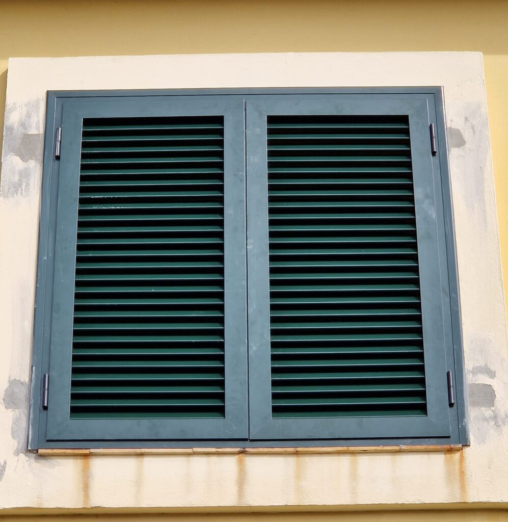 Mallorquina abatible de aluminio color verde