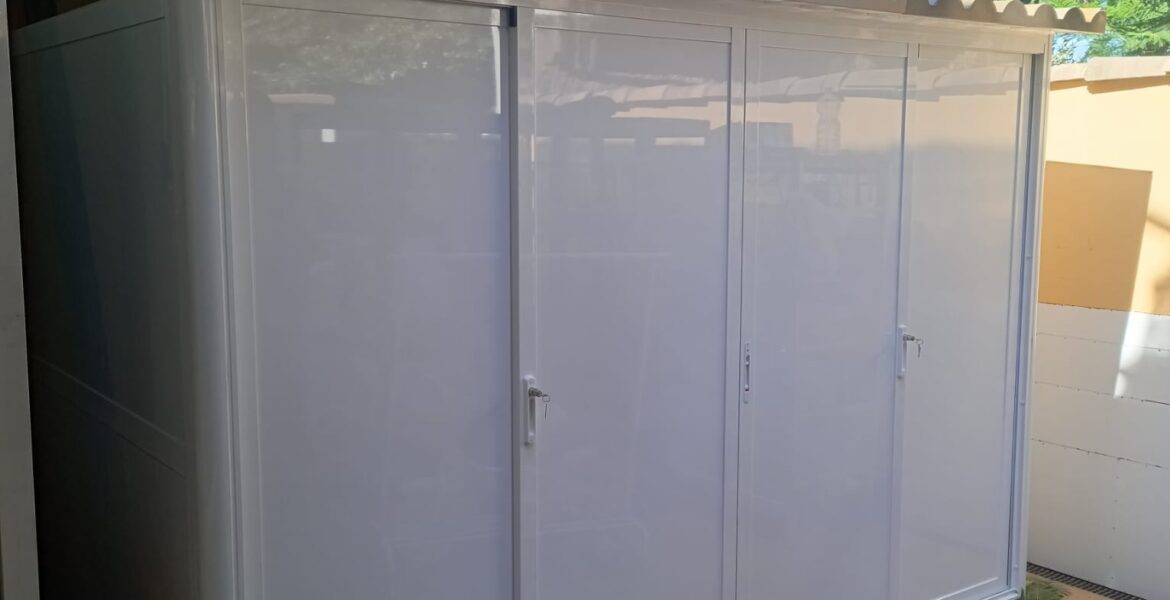 Mueble para exterior de aluminio blanco