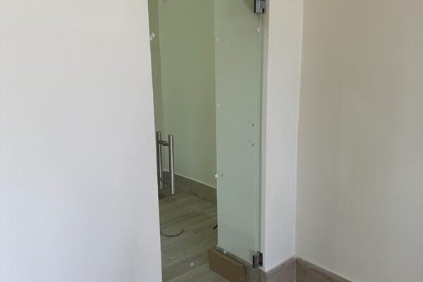 Puerta de Vidrio Aricruz Aluminio Cristalería